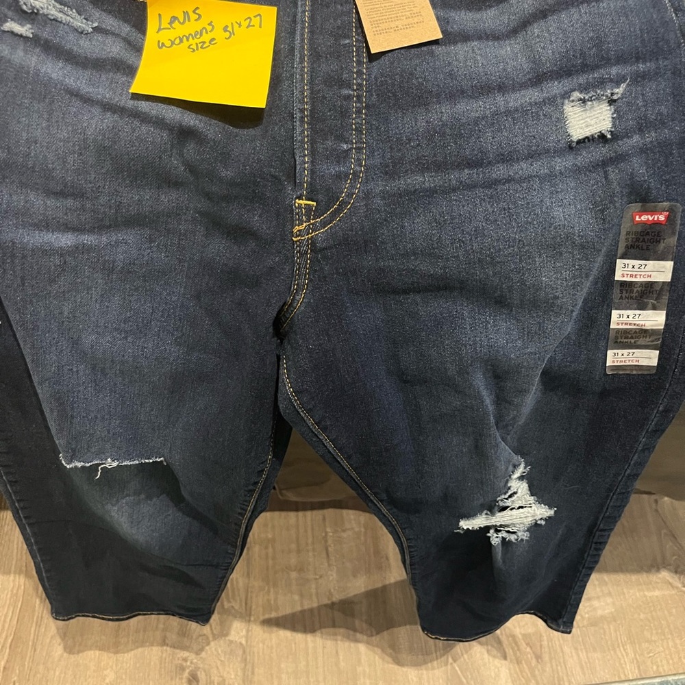 Womens Levi’s jeans